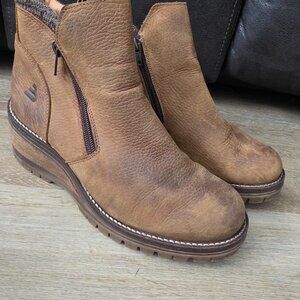 Buckle wedge boot